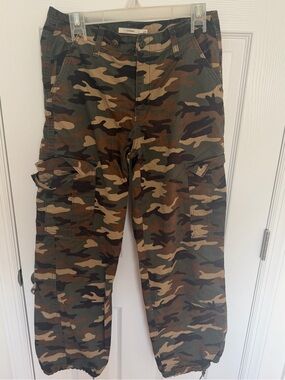 🔥Levi’s ‘94 Baggy Camo Cargo Pants Size 28 Y2K Streetwear NWOT